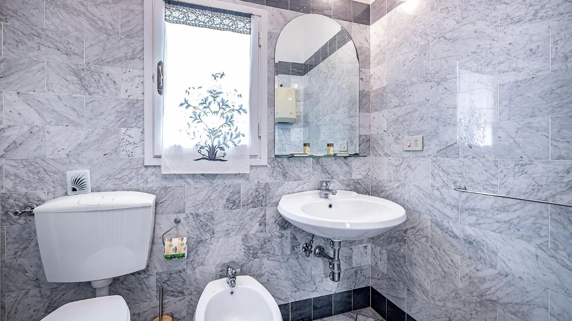 Bellevue House Affittacamere Φλωρεντία 3*,